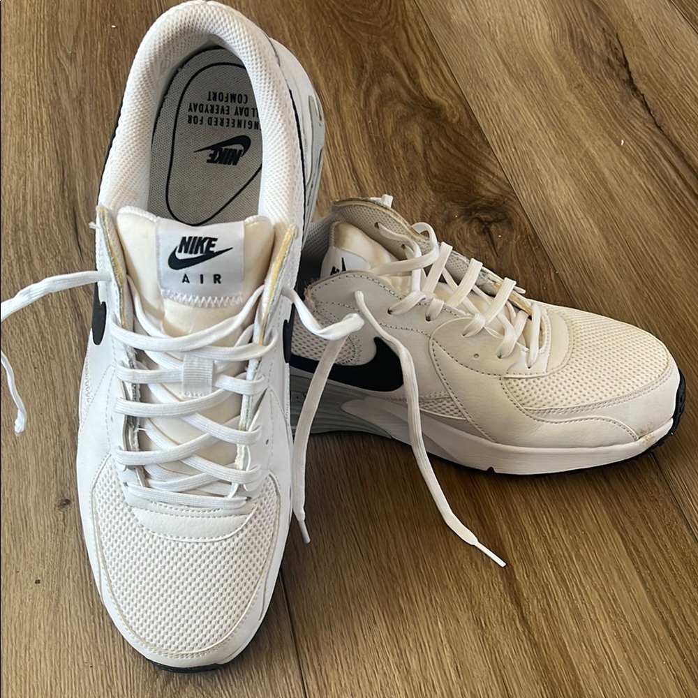 Nike AirMax Men's White Sneakers - Picture 1 of 4